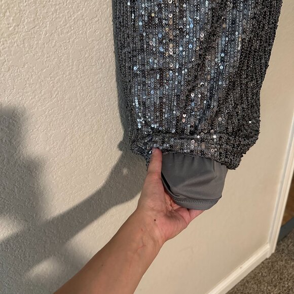 Urban Social Size Medium Grey Sequined Minidress with Adjustable Straps New - Picture 3 of 6
